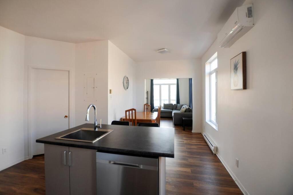 The 1810 - Spacious With Balcony - North Of Quebec Exterior foto